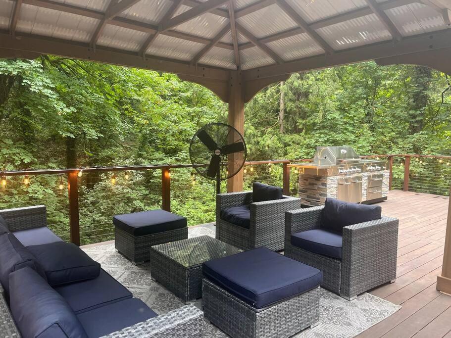 Serene Oasis Getaway With Sauna And A Swim Spa. 波特蘭 外观 照片