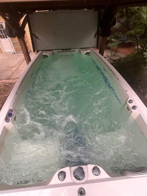 Serene Oasis Getaway With Sauna And A Swim Spa. 波特蘭 外观 照片