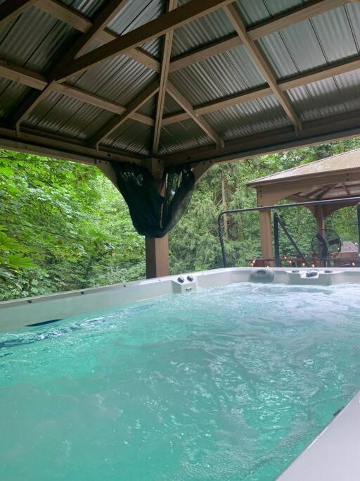 Serene Oasis Getaway With Sauna And A Swim Spa. 波特蘭 外观 照片