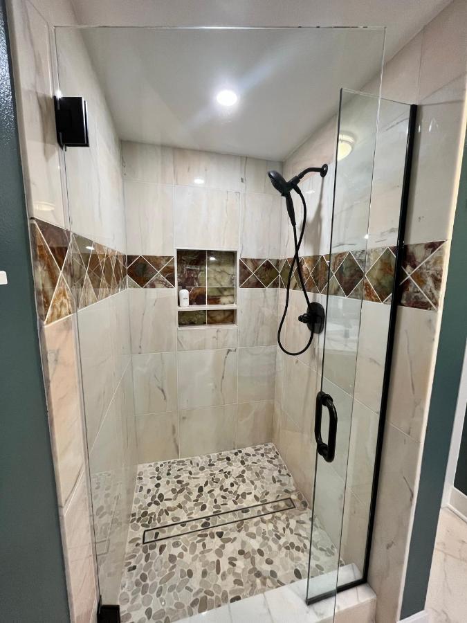 Serene Oasis Getaway With Sauna And A Swim Spa. 波特蘭 外观 照片
